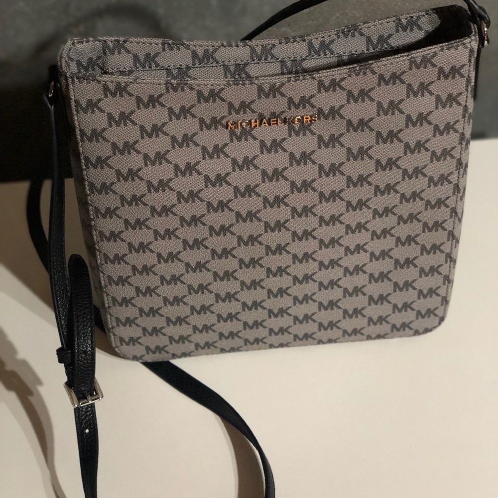 Authentic MK Jet set cross shoulder messenger bag